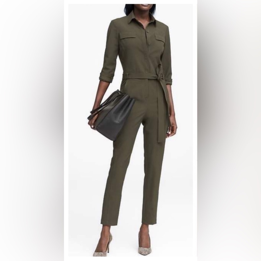 Banana Republic utility jumpsuit size 6 with belt
